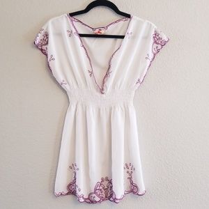 Beautiful top w/purple embroidered designs